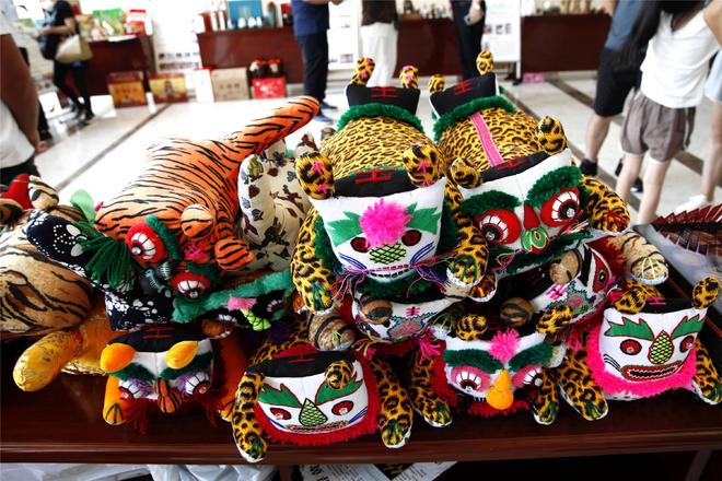 暢游南陽走進(jìn)唐河 工藝品展銷活動(dòng)正式啟動(dòng)